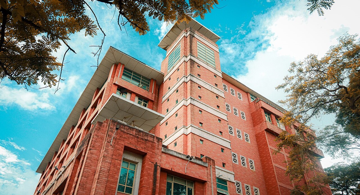 IIM Mumbai Placements 2026: Highest Domestic Salary Offer of ₹71.4 LPA