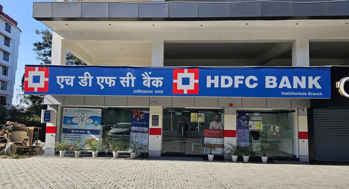 HDFC Bank Cuts Over 8,000 Non-Supervisory Roles in FY26
