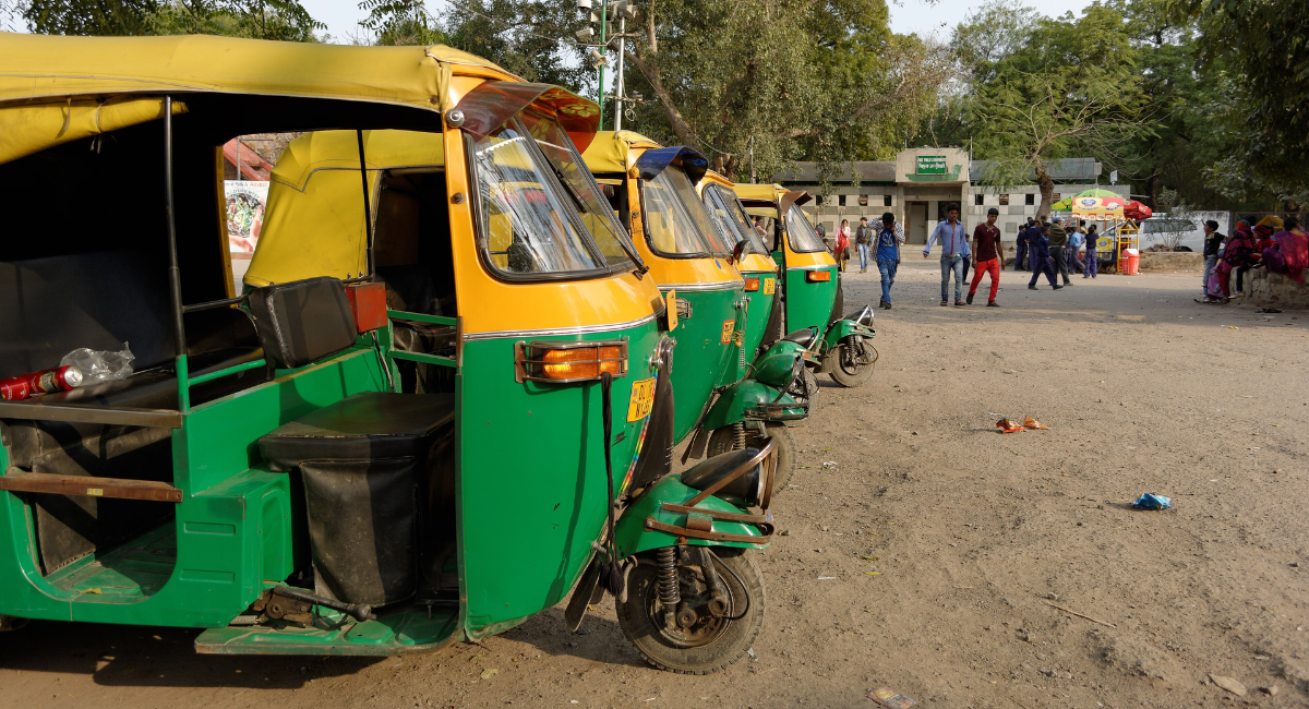 Delhi Autos Rally at Jantar Mantar Over Welfare Board